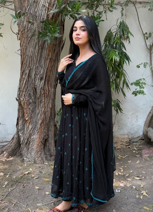 Hanim Pret Embroidered Chiffon 3 Piece Suit Muntazir 