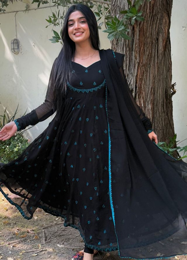Hanim Pret Embroidered Chiffon 3 Piece Suit Muntazir 