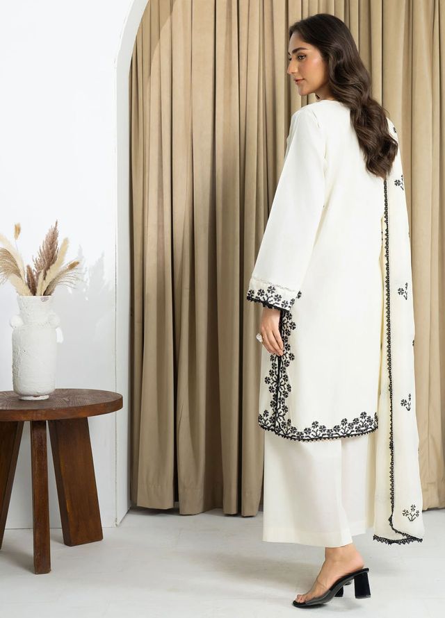 Mannat Clothing Pret Embroidered Lawn 3 Piece Suit Silque