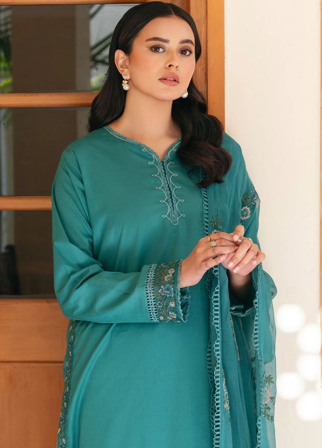 Mannat Clothing Pret Embroidered Lawn 3 Piece Suit Zenia