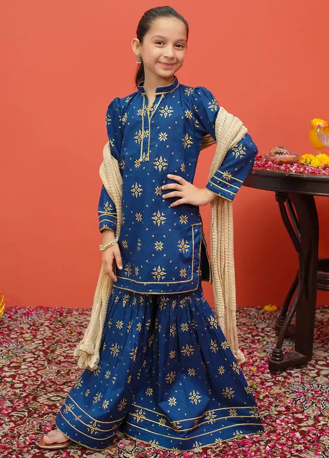 Modest Pret Printed Cambric 3 Piece Suit 8555