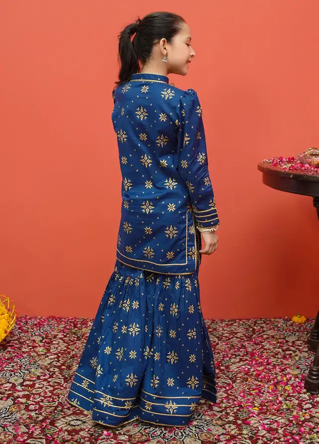 Modest Pret Printed Cambric 3 Piece Suit 8555