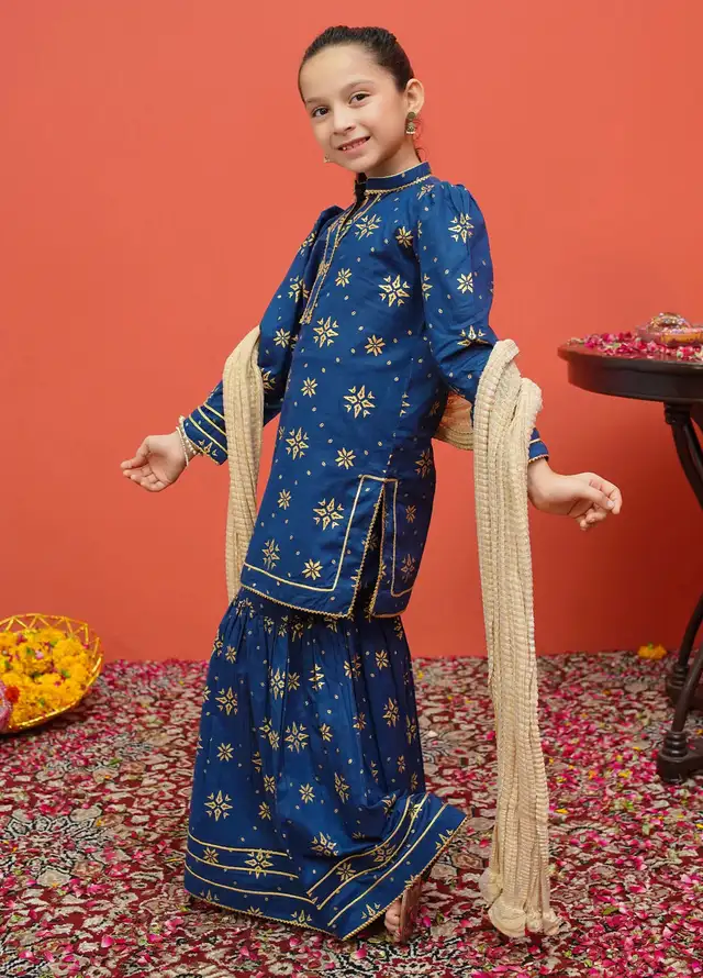 Modest Pret Printed Cambric 3 Piece Suit 8555