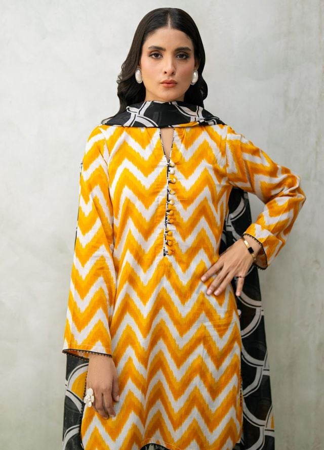 Regalia Textiles Pret Printed Lawn 3 Piece Suit ST-02