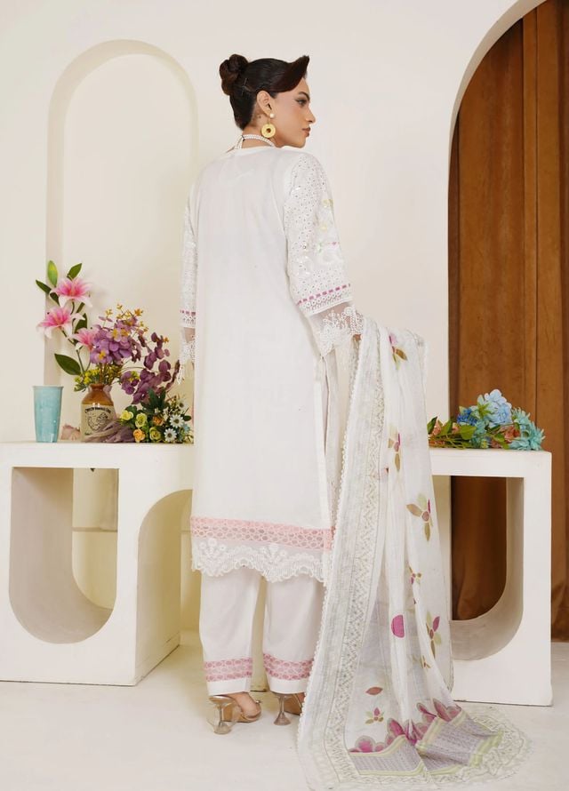 Threads And Weaves Pret Embroidered Lawn 3 Piece Suit RTWL25210
