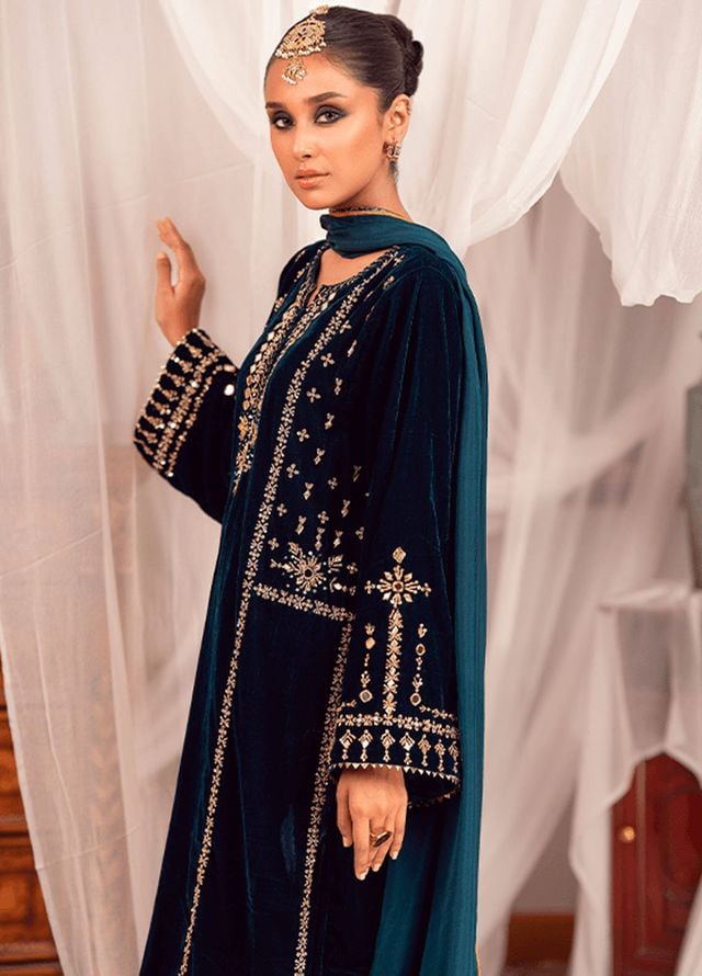 Zaaviay Pret Embroidered Velvet 3 Piece Suit Maha