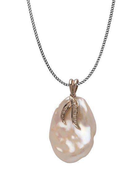 Zouhaira Suits Pendants Keshi Pearl