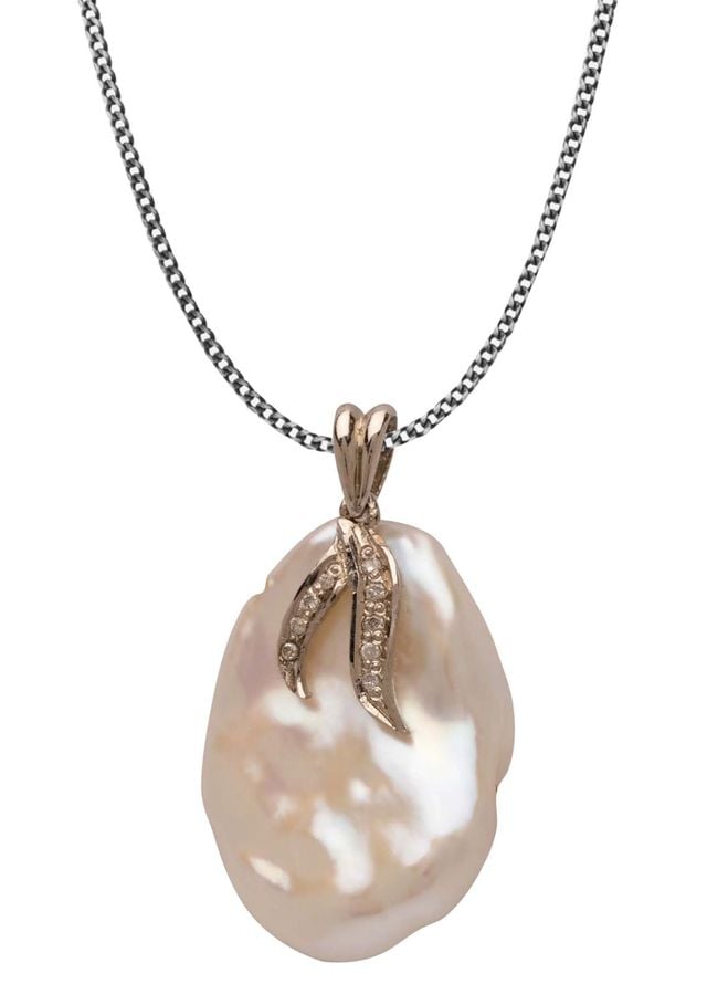 Zouhaira Suits Pendants Keshi Pearl